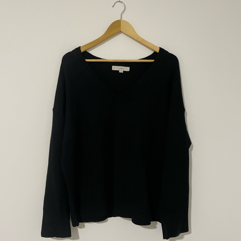 LOFT - Soft Knit V-Neck Long-Sleeve Sweater Size M Black - Picture 4 of 9